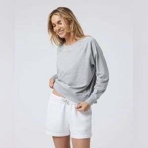 Vuori Long Sleeve Halo Crew Top Pale Heather Grey Size Small S EUC